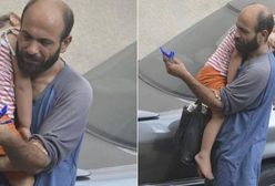 Zdjęcie uchodźcy sprzedającego długopisy poruszyło internautów