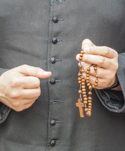 Ksiądz z zarzutami za pedofilię chodził po kolędzie. "Nerwowa reakcja"