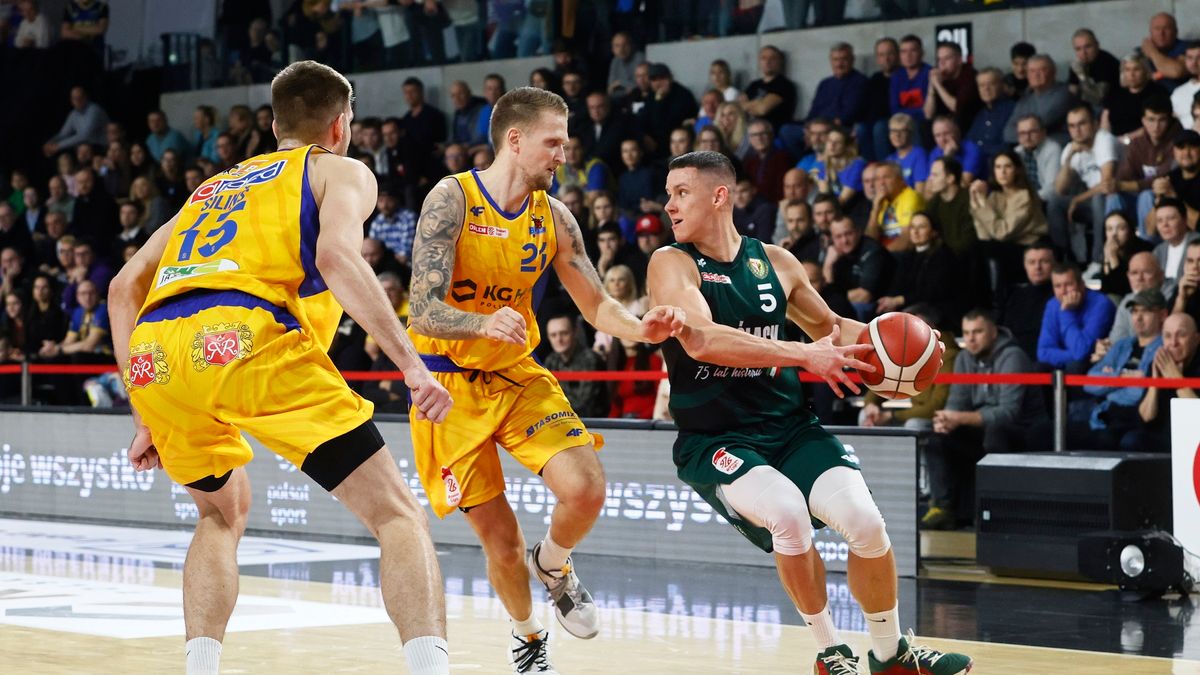 PAP / Tomasz Wojtasik / Na zdjęciu: Koszykarze podczas meczu Arged BM Stal Ostrów Wielkopolski - WKS Śląsk Wrocław.