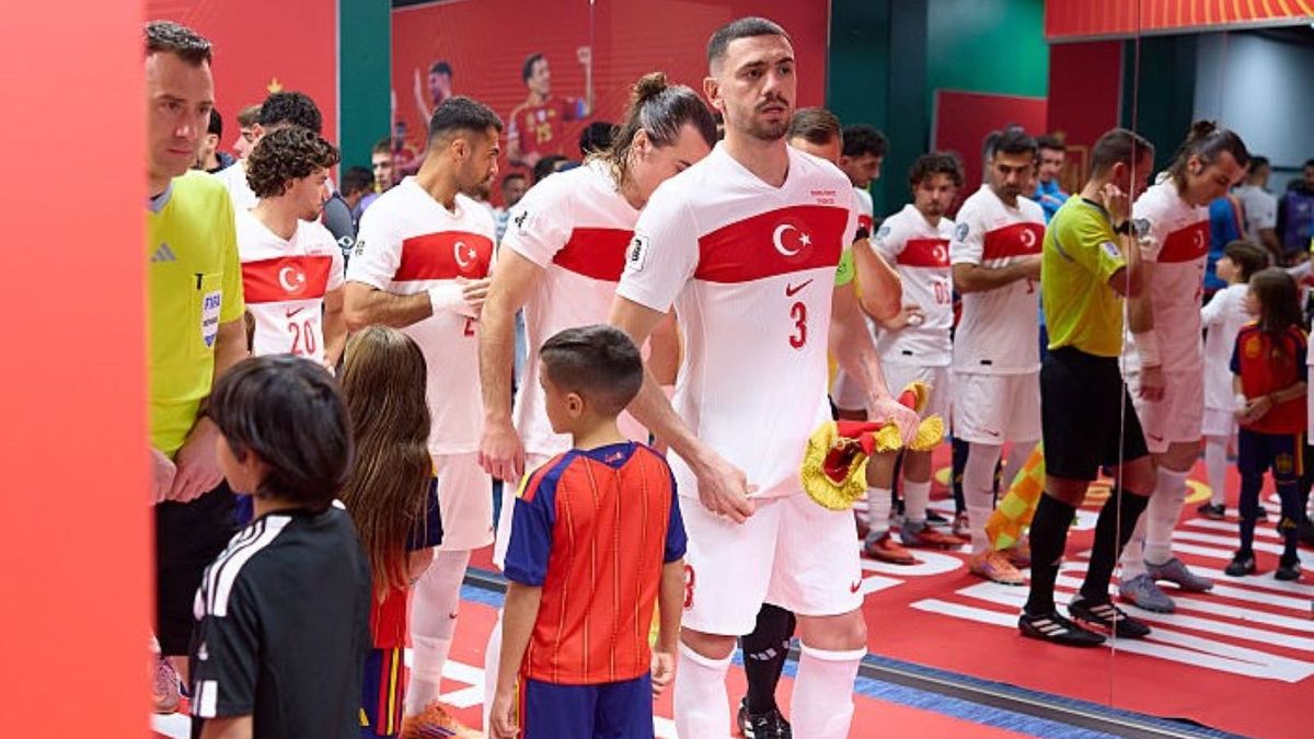 Getty Images / Fran Santiago - UEFA  / Na zdjęciu: reprezentanci Turcji przed meczem z Hiszpanią w Sewilli