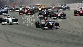 Hamilton pływa na desce, Button trenuje przed maratonem. Aktywna przerwa kierowców F1