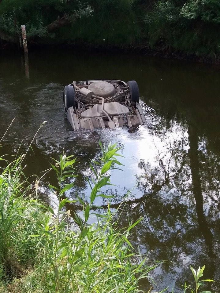 Samochód wpadł do rzeki