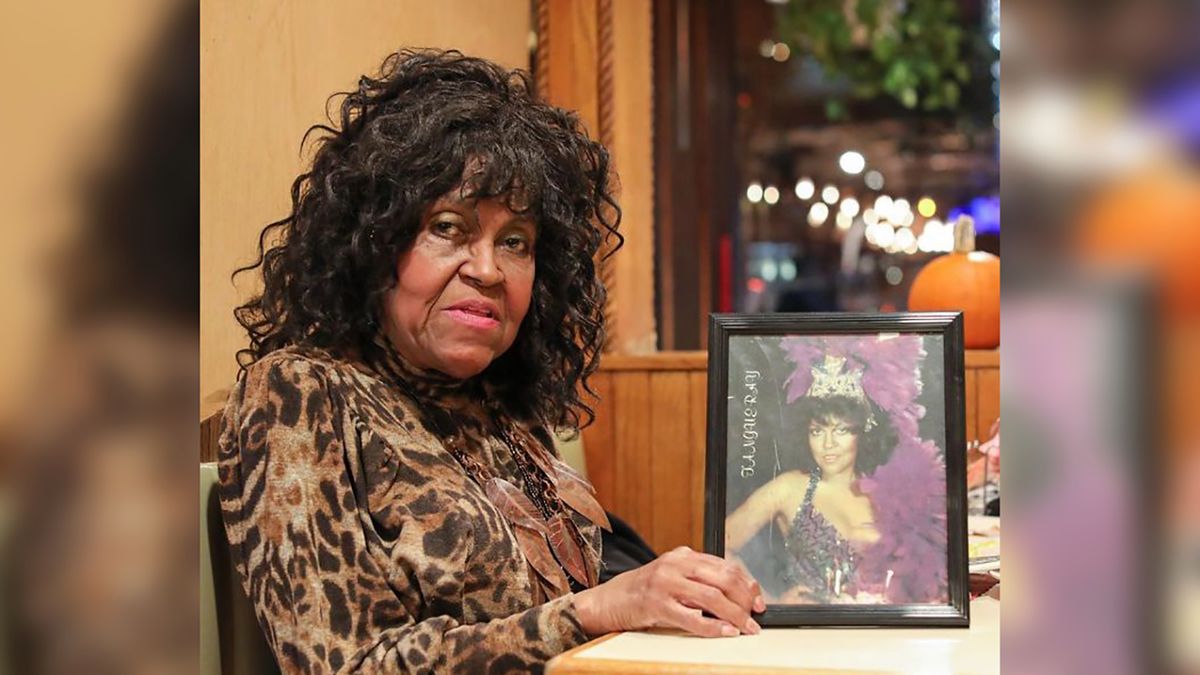 Tanqueray: Historia byłej striptizerki to scenariusz na film. Odkrył ją fotograf 1