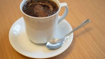 Pijesz kawę o tej porze? Może to zaburzać sen