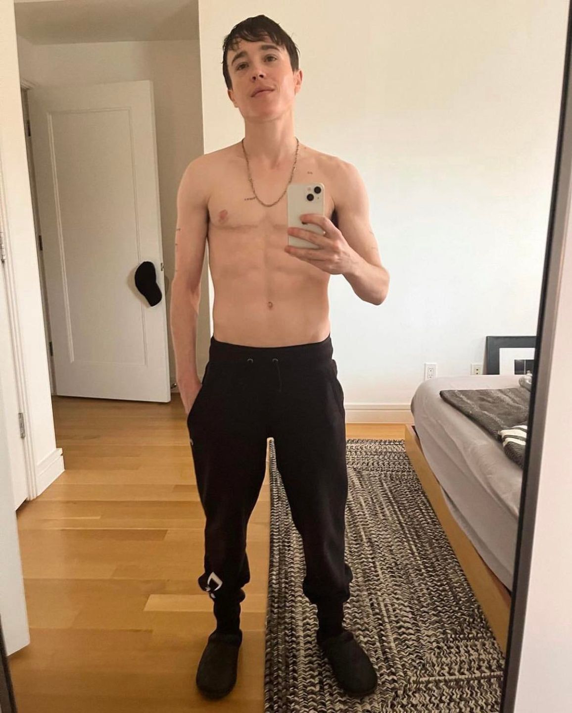 Elliot Page pokazał swoje zdjęcie paszportowe