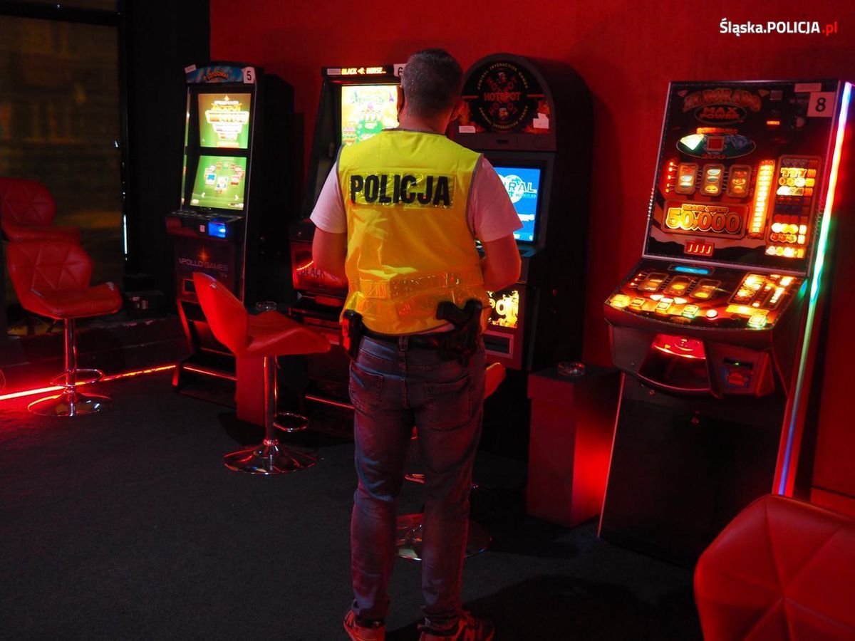 Katowice. Policja zlikwidowała kilkadziesiąt miejsc z maszynami do hazardu.