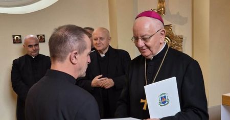Nowi proboszczowie w parafiach. Abp Stanisław Budzik podpisał dekret