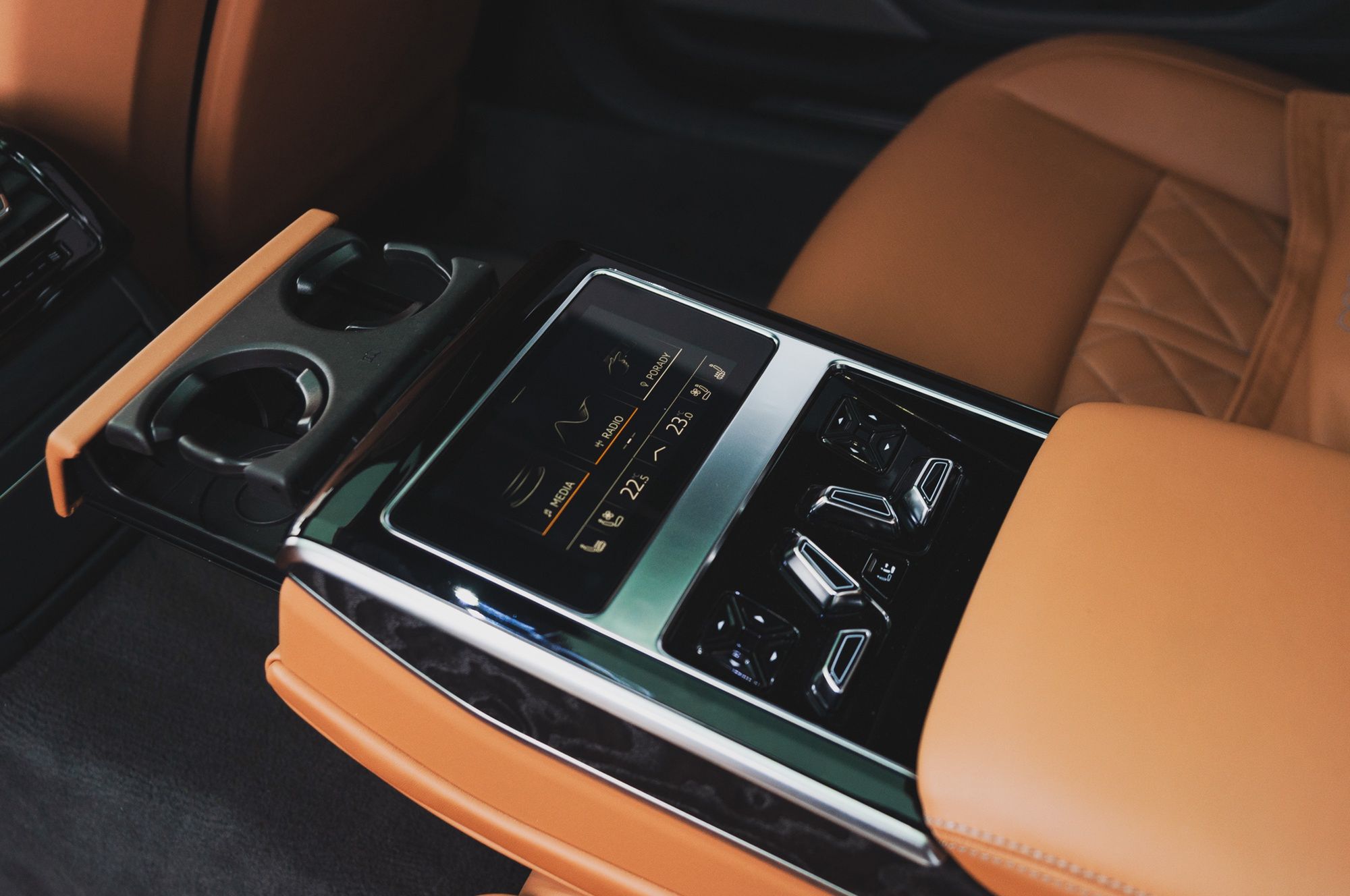 Audi A8 L 60 TFSI e Quattro (2025)