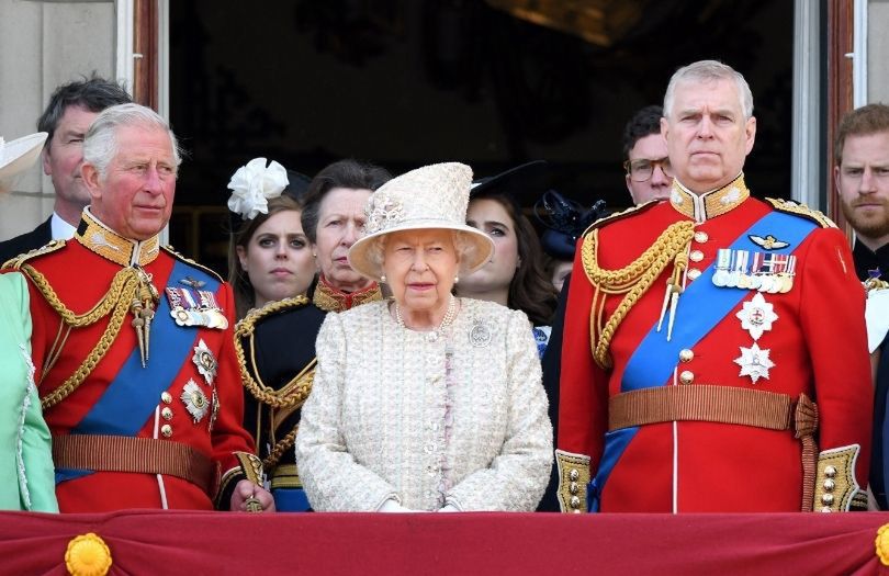 Narodziny córki pomogą księciu Harry'emu i Meghan Markle naprawić relacje z royalsami?
