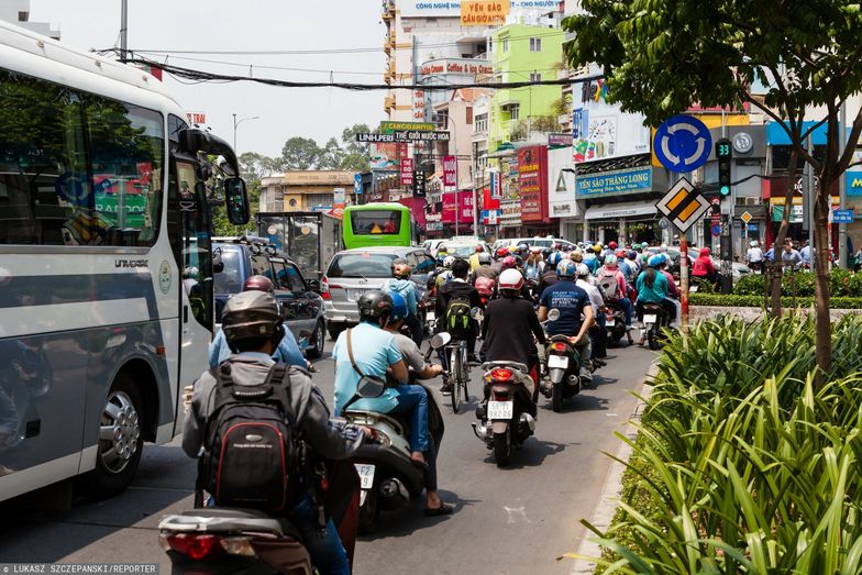 reporter9_baza
07.03.2017 Wietnam, Ho Chi Minh (Saigon) Typowy intensywny ruch na ulicach Saigonu, skuter jest najpopularniejszym sposobem na podrozowanie oraz transaport rzeczy.  fot. Lukasz Szczepanski/REPORTER
Lukasz Szczepanski/REPORTER