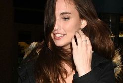 "Mad Men": Rainey Qualley desperacko próbowała się zakryć