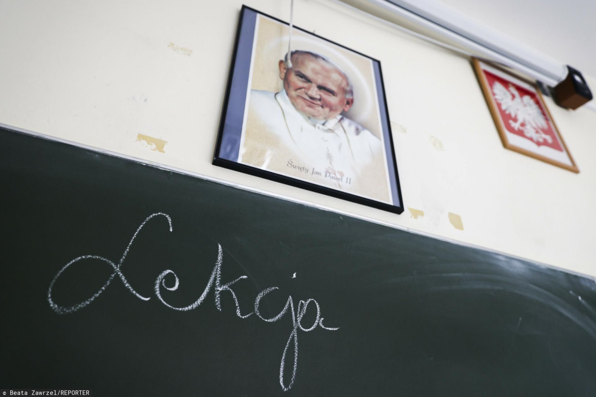 Portret Jana Pawła II w klasie 