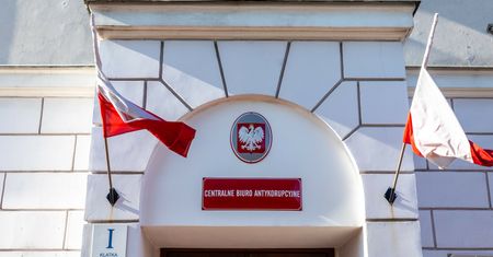 Kasjerka wynosiła miliony z CBA. Ucieka przed więzieniem