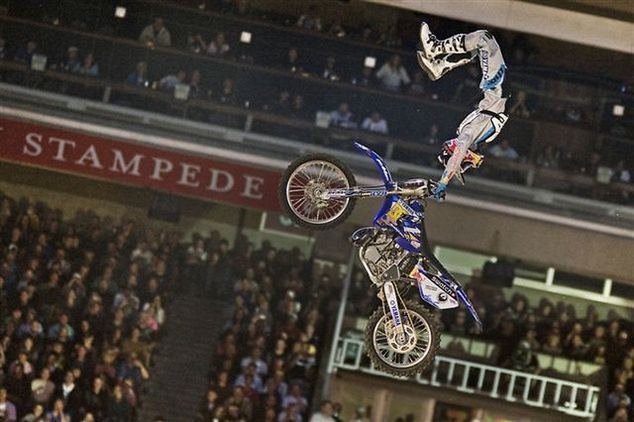 Lot Robbiego Maddisona w Calgary