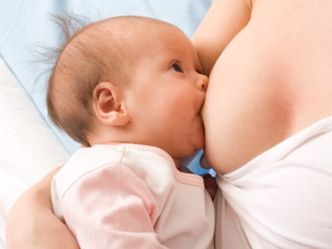 Wielka Brytania: Dwieście funtów za karmienie piersią?