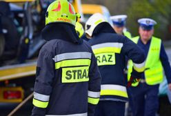 Wypadek w Katowicach. Kierowca uderzył w wiadukt