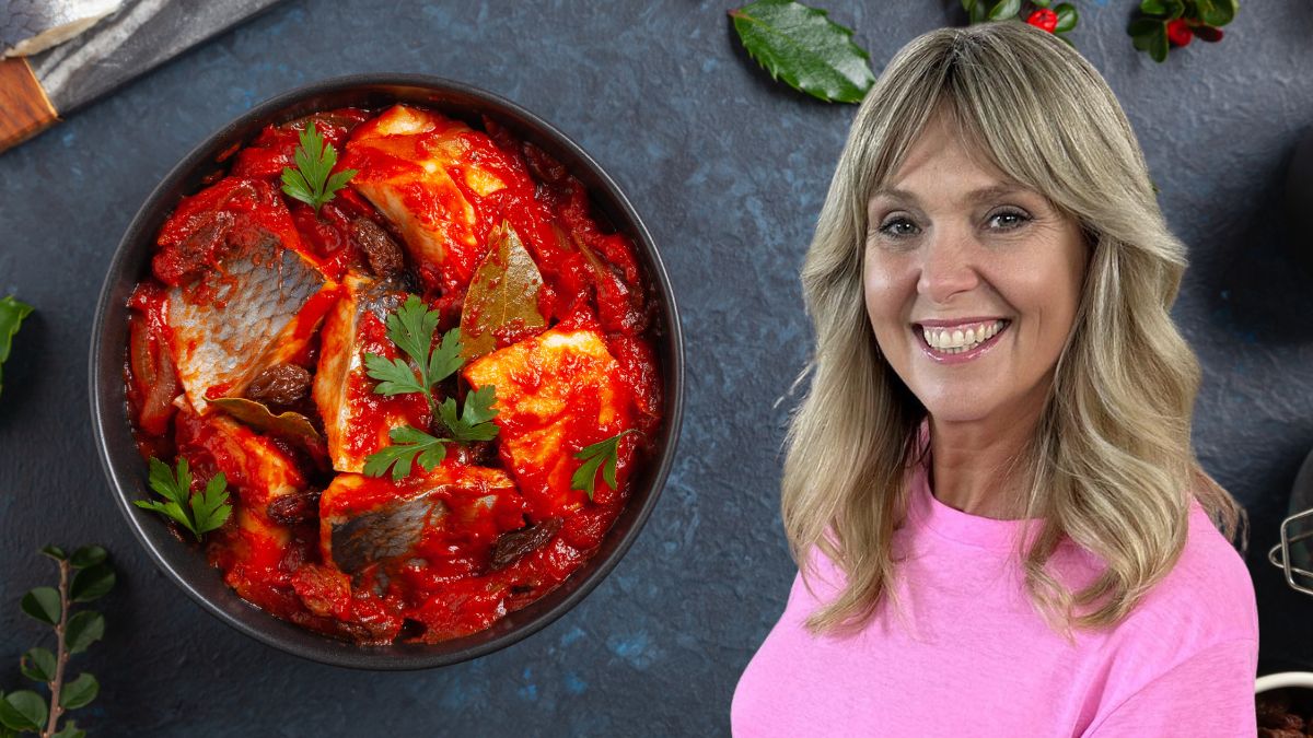 Ewa Wachowicz robi świąteczne śledzie na różne sposoby