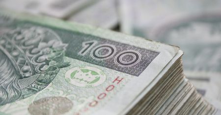 Pensja większa o 1000 złotych! Tusk ogłosił kto skorzysta