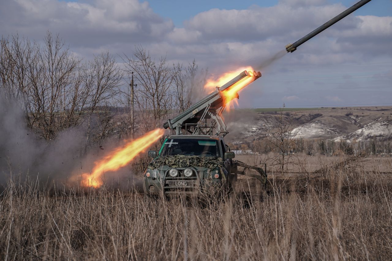 Russia gears up for major May offensive, captures Ukrainian town