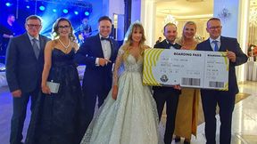 Niewinny żart czy niestosowny prezent? Zdjęcie z mistrzem świata może stać się memem