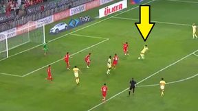 Zabawa Hiszpanów w Turcji. Bramki niczym z innej planety