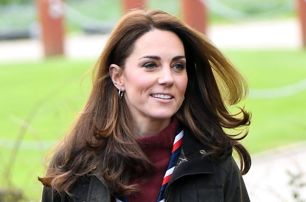 Królowa Elżbieta skrytykowała kreację Kate Middleton