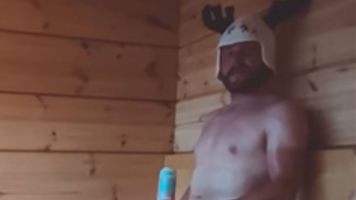 Valtteri Bottas nago w saunie