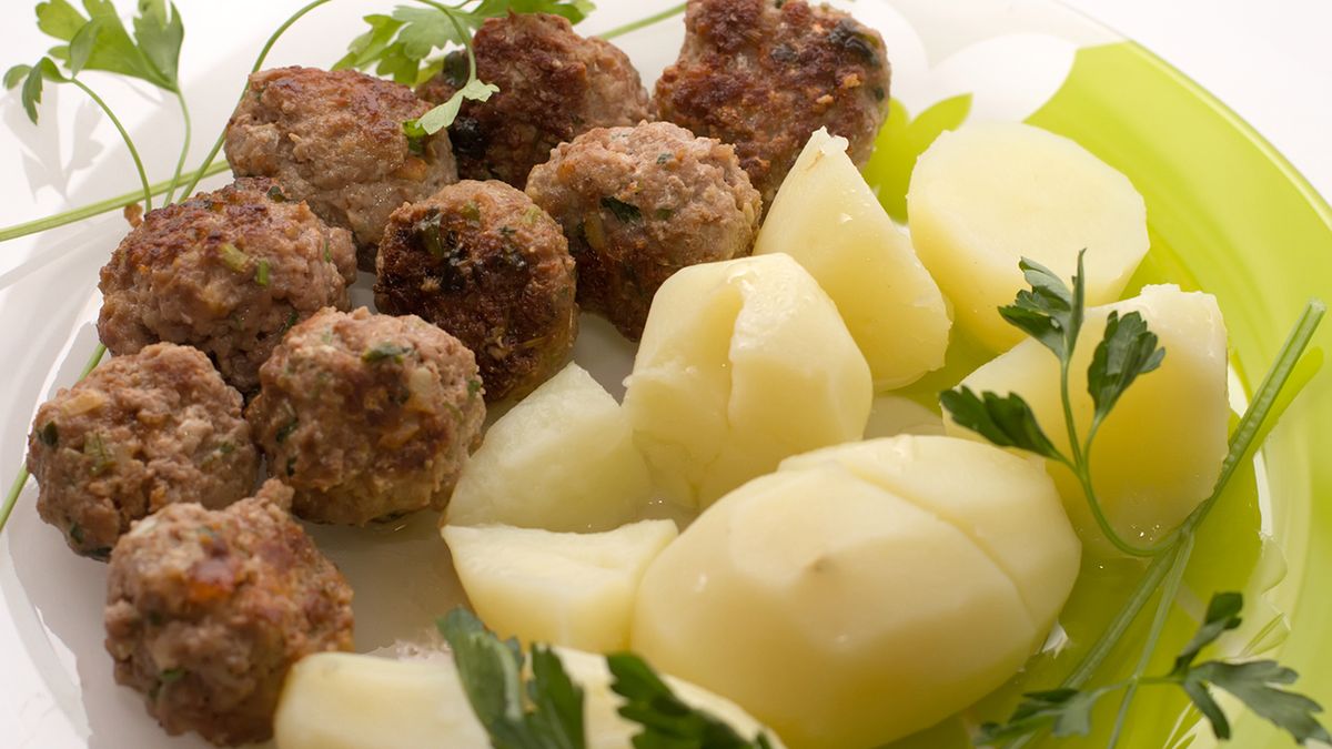 Gotowane grubo mielone mięso wieprzowe (84% mięsa, 16% tłuszczu)