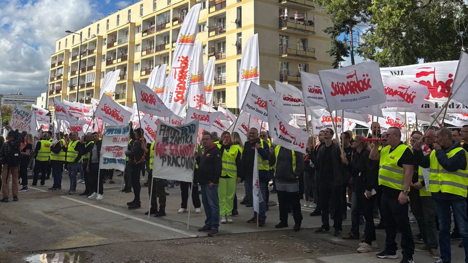 Protest pracowników Beko przed ambasadą Turcji w Warszawie