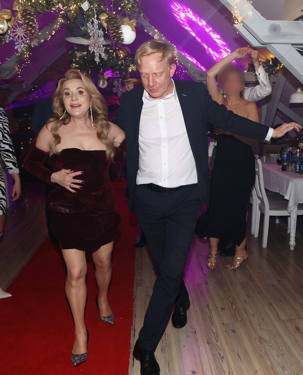 Odmieniona Danuta Martyniuk szaleje na urodzinach koleżanki