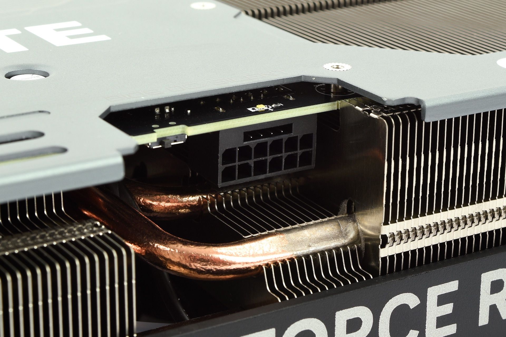 Gigabyte GeForce RTX 4070 Ti Gaming OC - Złacze zasilania