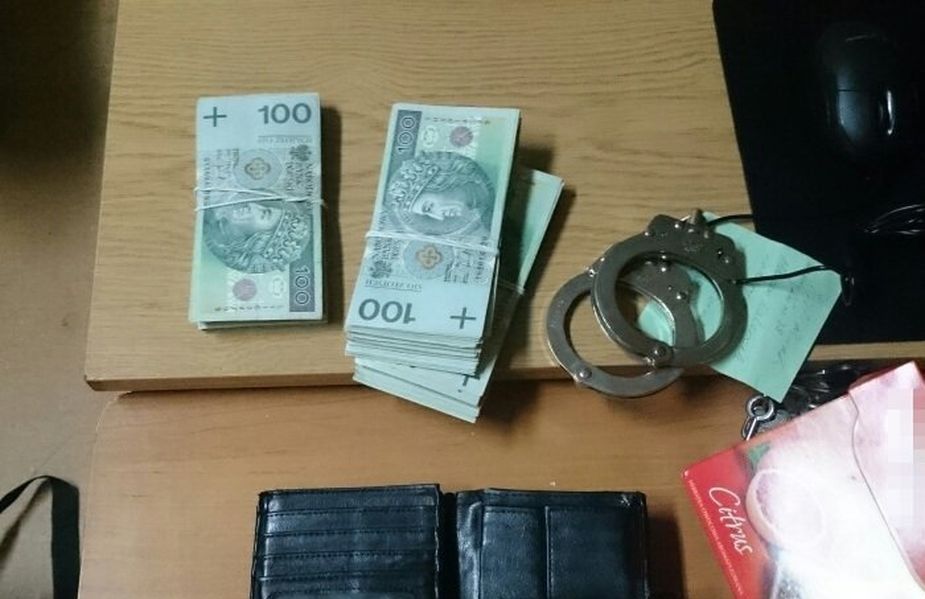 Policja ujęła fałszywych policjantów CBŚ. Chcieli wyłudzić ponad 70 tys. zł