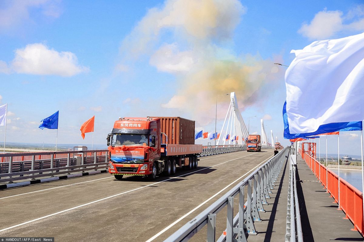 Nowy most nad rzeką Amur między Chinami a Rosją 