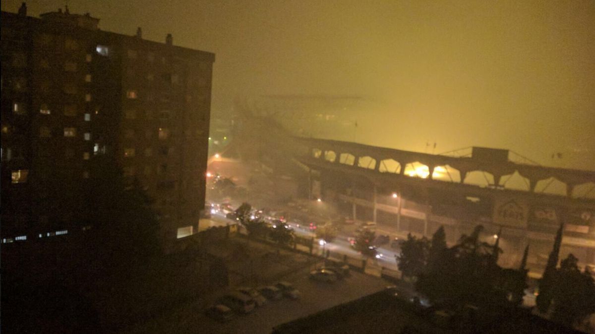Zdjęcie okładkowe artykułu: YouTube /  / Na zdjęciu płomienie w okolicy stadionu 