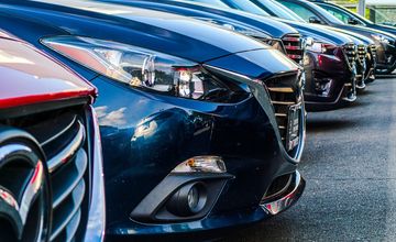 Kredyt tylko z dodatkowymi usługami. Autocentrum AAA Auto usłyszało zarzuty