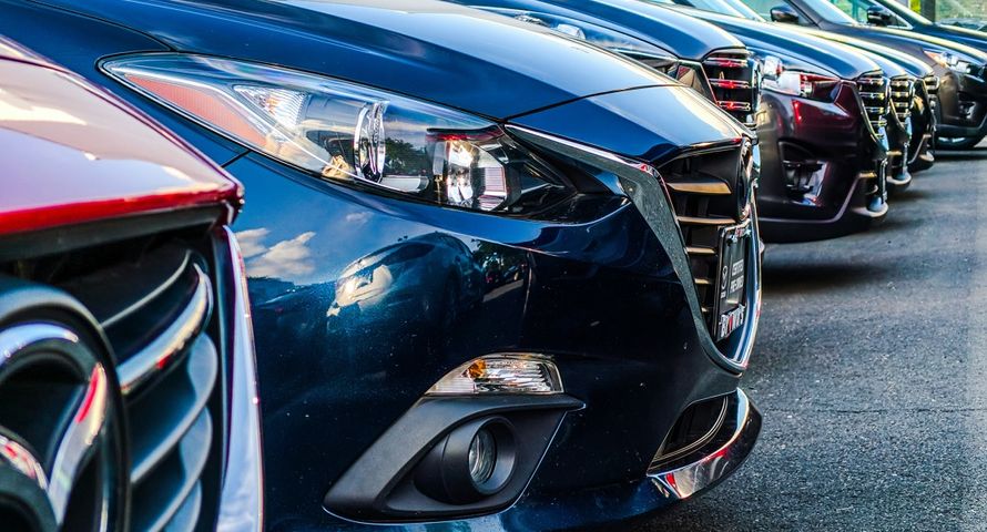 Kredyt tylko z dodatkowymi usługami. Autocentrum AAA Auto usłyszało zarzuty