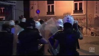 Policja używa armatek wodnych i gazu łzawiącego przeciwko protestującym