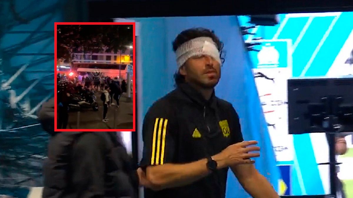 Twitter / Prime Sport Video / hooliganscz1999 / Na zdjęciu: Fabio Grosso i atak kibiców