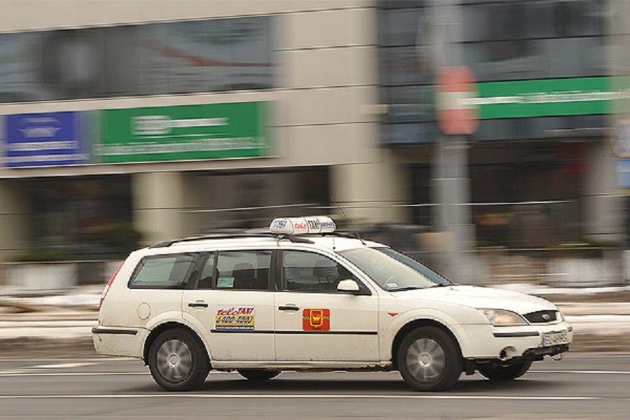 Taksówkarze rozpoczęli strajk na warszawskich ulicach