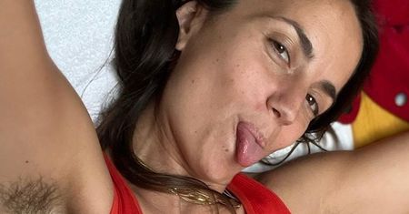 Nie goli pach i bikini. Zdjęcia pokazuje w sieci