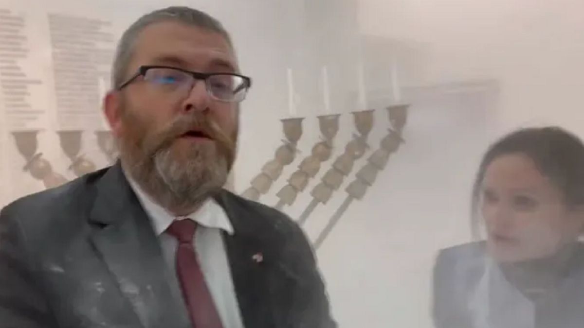 Skandaliczne zachowanie Brauna. Chemik komentuje. 