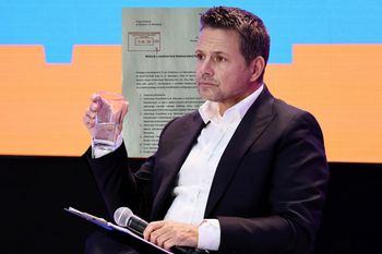 Zwołują nadzwyczajną sesję w Warszawie. Wszystko przez aferę