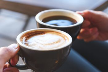 Pijesz kawę na pusty żołądek? Oto jak ta praktyka wpływa na twój organizm