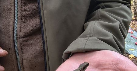 Sensacyjne odkrycie w polskim lesie! Pod ziemią przez 1500 lat ukrywało się starożytne cmentarzysko. Archeolodzy znaleźli niezwykłe przedmioty