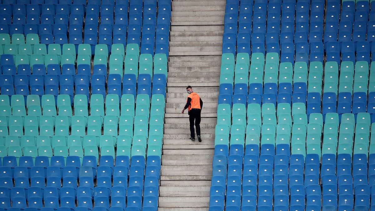 Trybuny stadionu piłkarskiego