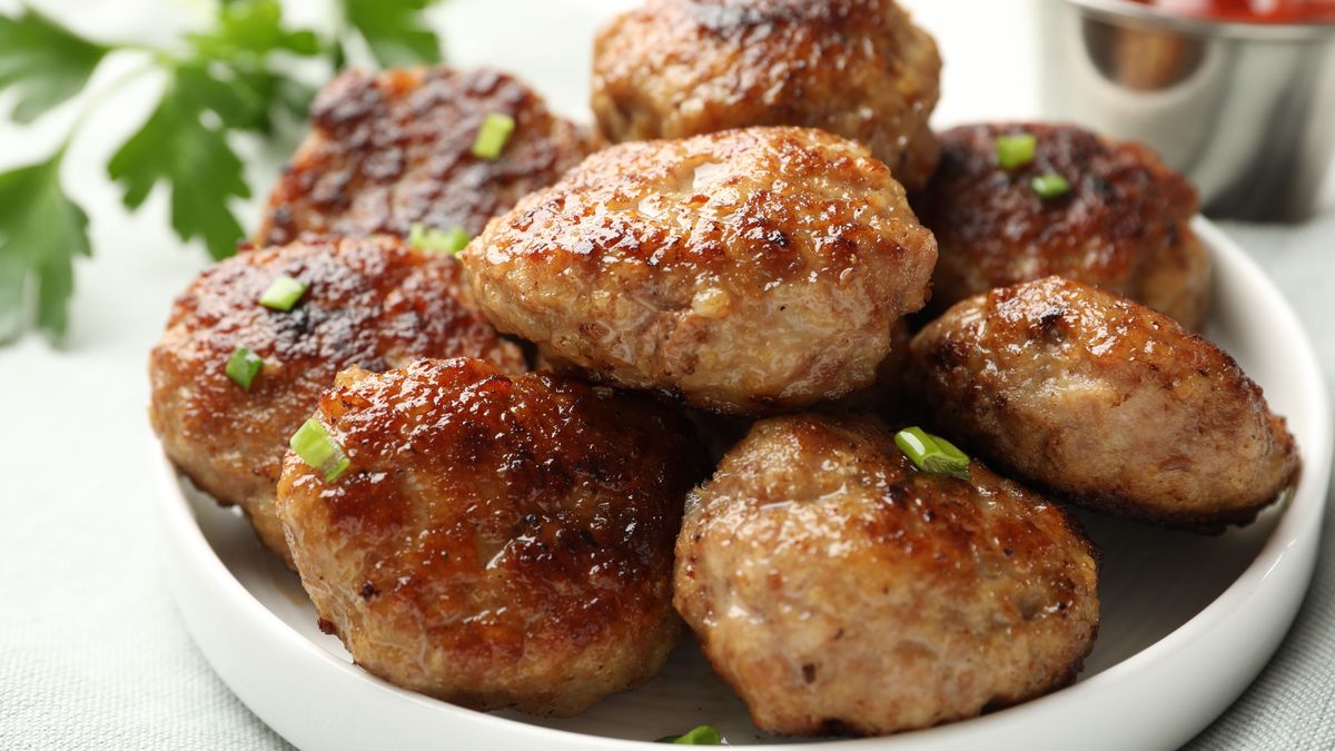 Do kotletów mielonych warto dodać wyrazistą przyprawę