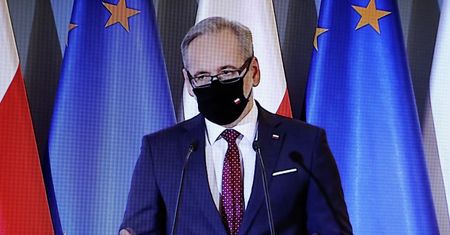 Szczepienia w Polsce dla uprzywilejowanych? Minister potępił lekarzy
