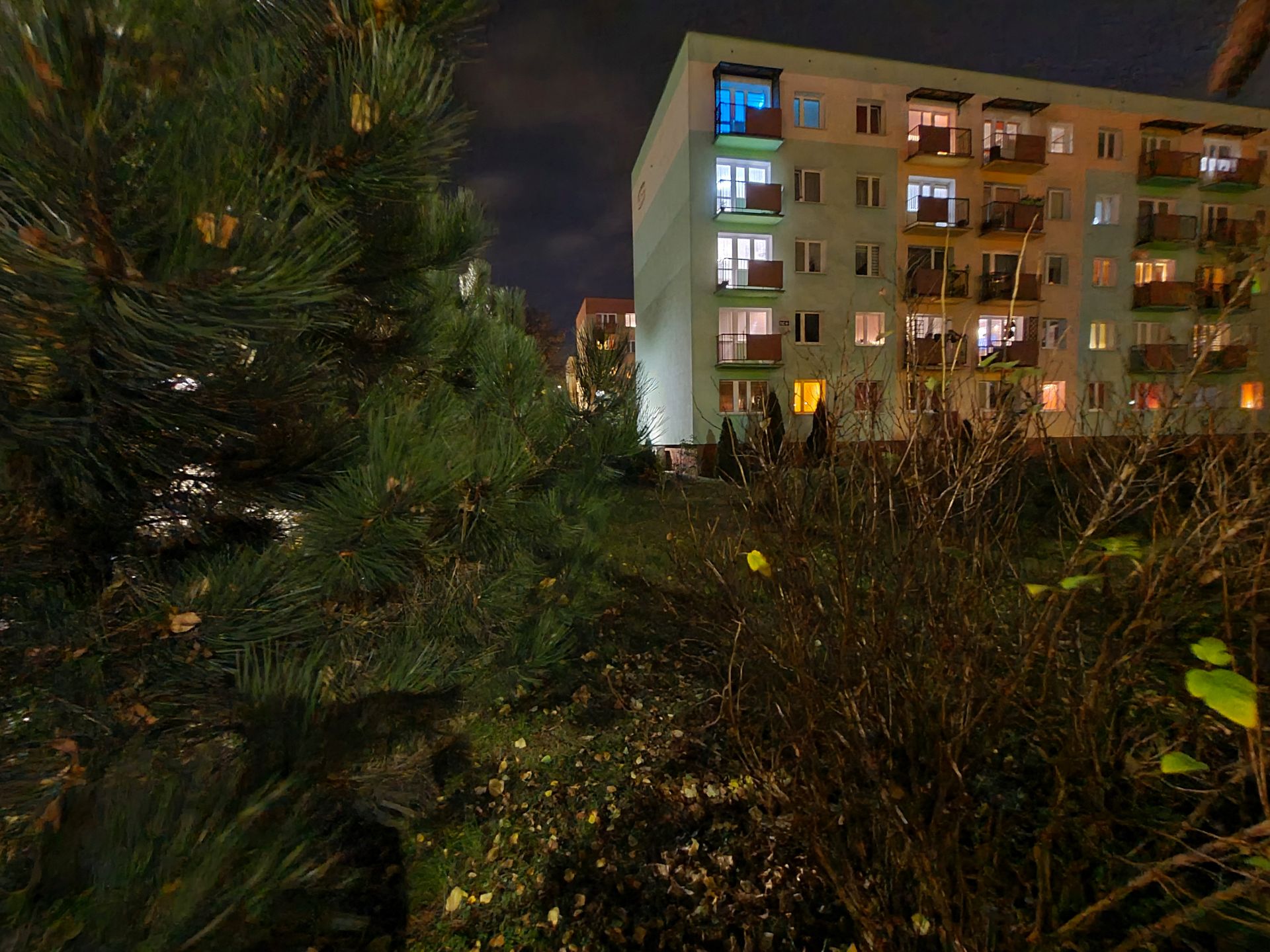 Lepiej późno niż wcale. iPhone 13 Pro ma dostać lepszy aparat dodatkowy 5