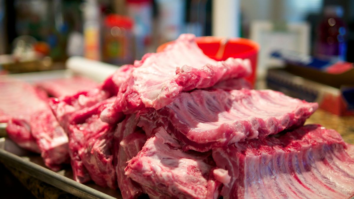 Surowe żeberka wieprzowe z kością bez tłuszczu