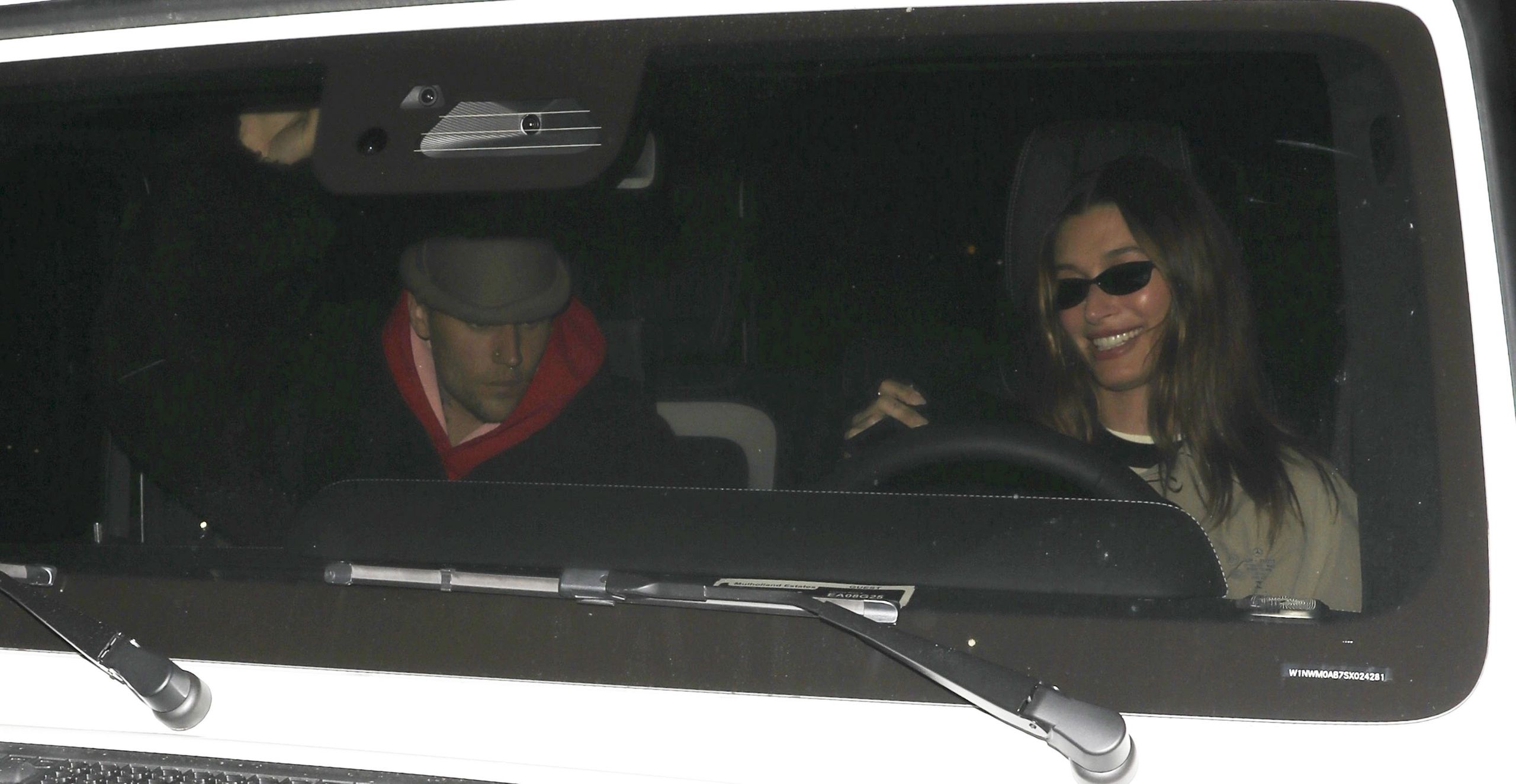 Justin i Hailey Bieberowie wychodzą z kościoła